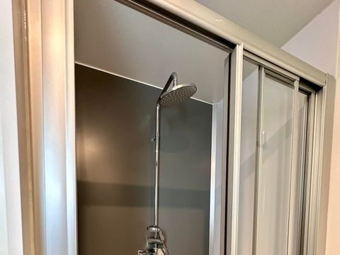 MOBILHOME 2 personnes - Mobil-home Premium avec 2 chambres - 2 salles de bain (2 personnes incluses - 2 personnes supplémentaires possibles moyennant supplément, veuillez contacter le camping)