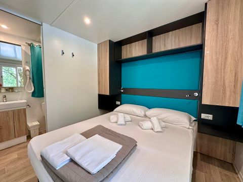 Mobilhome 2 personnes - Premium avec 2 chambres - 2 salles de bain - 2 personnes incluses - 2 personnes supplémentaires possibles moyennant supplément - Veuillez contacter le camping