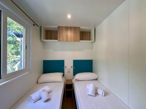 Mobilhome 2 personnes - Premium avec 2 chambres - 2 salles de bain - 2 personnes incluses - 2 personnes supplémentaires possibles moyennant supplément - Veuillez contacter le camping