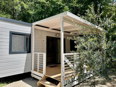 Mobilhome 2 personnes - Luxe avec 2 chambres - 2 salles de bain - 2 personnes incluses - 2 personnes supplémentaires possibles avec supplément - Veuillez contacter le camping