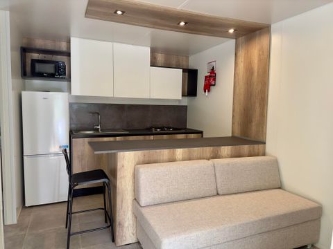 Mobilhome 2 personnes - Luxe avec 2 chambres - 2 salles de bain - 2 personnes incluses - 2 personnes supplémentaires possibles avec supplément - Veuillez contacter le camping