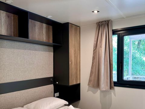 MOBILHOME 2 personnes - Mobil-home de luxe avec 2 chambres - 2 salles de bain (2 personnes incluses - 2 personnes supplémentaires possibles avec supplément, veuillez contacter le camping)