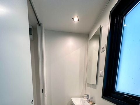 MOBILHOME 2 personnes - Mobil-home de luxe avec 2 chambres - 2 salles de bain (2 personnes incluses - 2 personnes supplémentaires possibles avec supplément, veuillez contacter le camping)