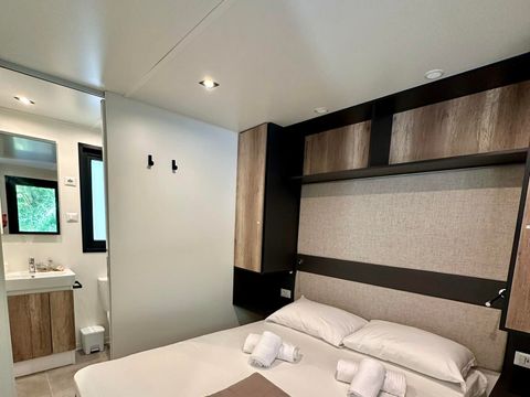 Mobilhome 2 personnes - Luxe avec 2 chambres - 2 salles de bain - 2 personnes incluses - 2 personnes supplémentaires possibles avec supplément - Veuillez contacter le camping