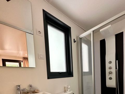 Mobilhome 2 personnes - Luxe avec 2 chambres - 2 salles de bain - 2 personnes incluses - 2 personnes supplémentaires possibles avec supplément - Veuillez contacter le camping
