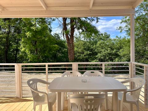 MOBILHOME 2 personnes - Mobil-home supérieur avec 3 chambres - 2 salles de bain (2 personnes incluses - 4 personnes supplémentaires possibles avec supplément, contacter le camping)