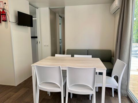 Mobilhome 2 personnes - Supérieur avec 3 chambres - 2 salles de bain - 2 personnes incluses - 4 personnes supplémentaires possibles avec supplément - Contacter le camping