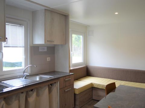 Mobilhome 2 personnes - Accessible aux personnes à mobilité réduite - 2 personnes incluses - 2 personnes supplémentaires possibles avec supplément - Contacter le camping