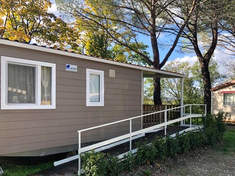 Mobilhome 2 personnes - Accessible aux personnes à mobilité réduite - 2 personnes incluses - 2 personnes supplémentaires possibles avec supplément - Contacter le camping
