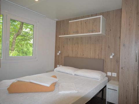Mobilhome 2 personnes - Accessible aux personnes à mobilité réduite - 2 personnes incluses - 2 personnes supplémentaires possibles avec supplément - Contacter le camping