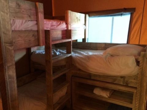 Tente en toile et en bois 4 personnes - Corsica Lodge, 2 chambres - arrivée le samedi en haute saison