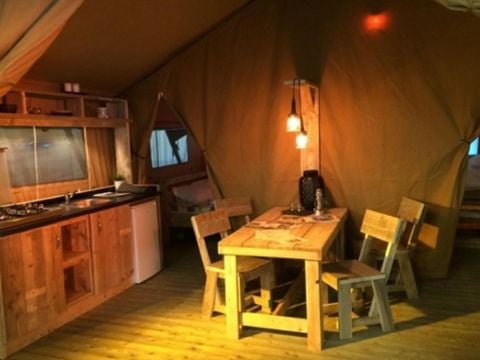 Tente en toile et en bois 4 personnes - Corsica Lodge, 2 chambres - arrivée le samedi en haute saison
