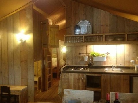 TENTE TOILE ET BOIS 5 personnes - Corsica Lodge, 2 chambres - arrivée le samedi en haute saison