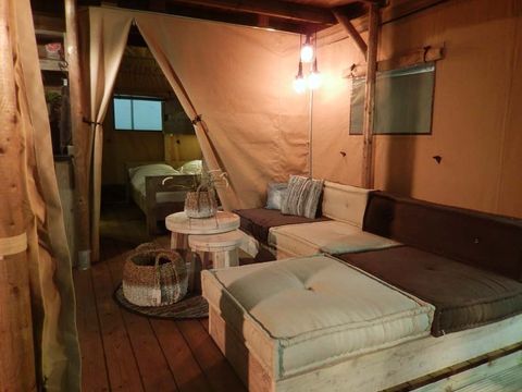 Tente en toile et en bois 8 personnes - Corsica Lodge 3 chambres - arrivée le samedi en haute saison