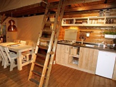Tente en toile et en bois 8 personnes - Corsica Lodge 3 chambres - arrivée le samedi en haute saison