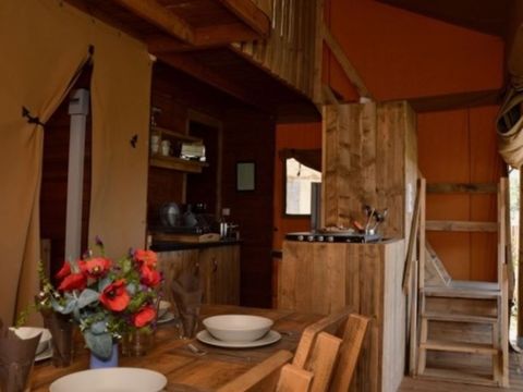 Tente en toile et en bois 8 personnes - Corsica Lodge 3 chambres - arrivée le samedi en haute saison