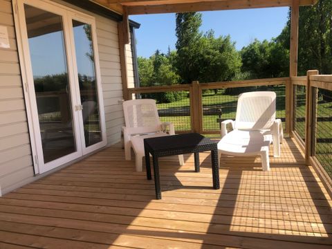 MOBILHOME 5 personnes - 2 chambres premium 32m2 avec terrasse couverte de 18m2 lave vaisselle ,2 transats