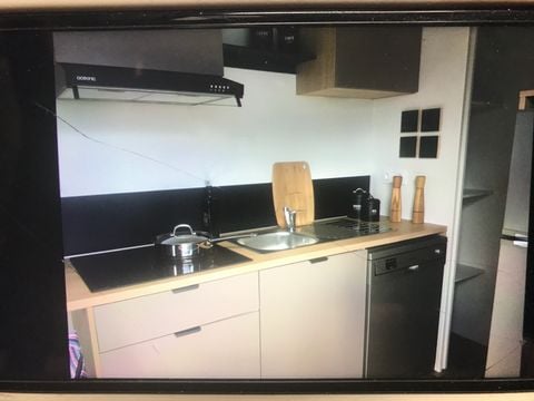 MOBILHOME 5 personnes - 2 chambres premium 32m2 avec terrasse couverte de 18m2 lave vaisselle ,2 transats