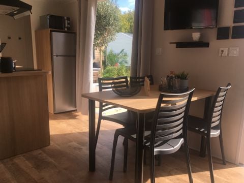 MOBILHOME 5 personnes - 2 chambres premium 32m2 avec terrasse couverte de 18m2 lave vaisselle ,2 transats