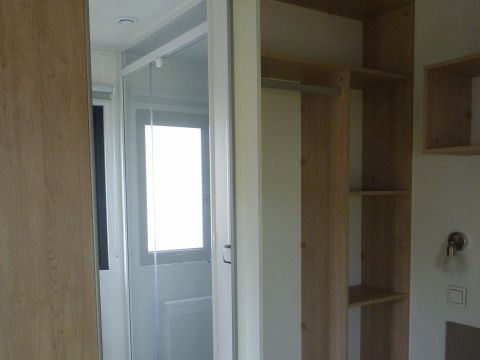 MOBILHOME 2 personnes -  solo 1 chambre Premium 22m2 avec terrasse couverte 10m2 (lit 160 * 200)