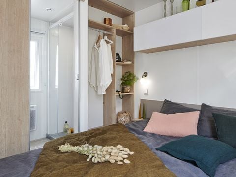 MOBILHOME 2 personnes -  solo 1 chambre Premium 22m2 avec terrasse couverte 10m2 (lit 160 * 200)