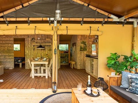 Tente en toile et en bois 7 personnes - TENTE LODGE 49 m2 3 ch 6/7 personnes