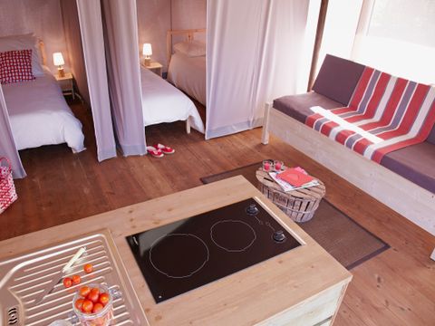 TENTE TOILE ET BOIS 4 personnes - Cabane Lodge Standard 20m² 2 chambres + serviettes et draps + terrasse couverte + TV