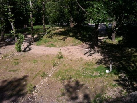 Emplacement - Forfait emplacement + 1 voiture + 1 tente ou caravane ou camping-car