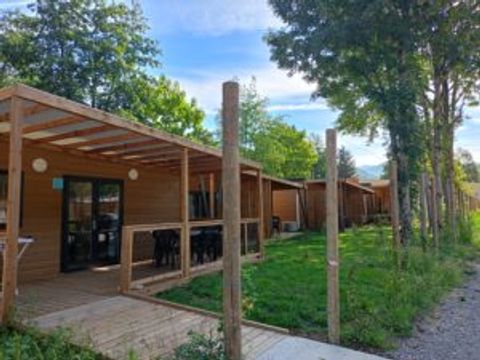 CHALET 4 personnes - PMR Confort - 2 chambres + Terrasse couverte + Clim réversible + TV