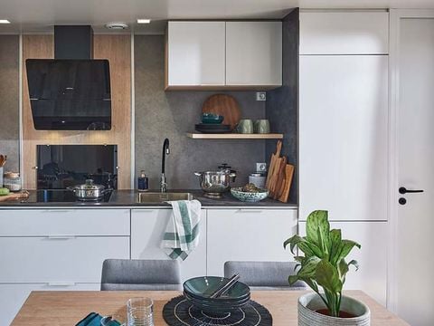 MOBILHOME 4 personnes - Premium 40m² - 2 chambres + Terrasse couverte + Clim réversible + TV