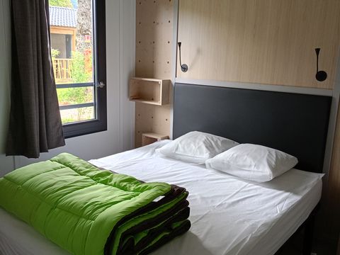 CHALET 4 personnes - Premium 42m² - 2 chambres + Terrasse couverte + Clim réversible + TV