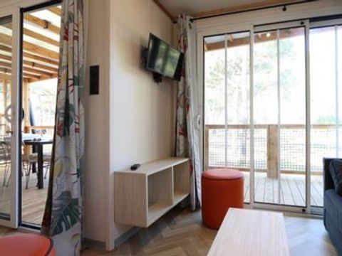 CHALET 6 personnes - Confort 42m² - 3 chambres + Terrasse couverte + Clim réversible + TV