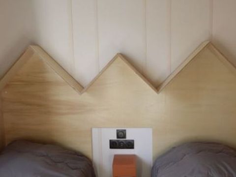 CHALET 6 personnes - Confort 42m² - 3 chambres + Terrasse couverte + Clim réversible + TV