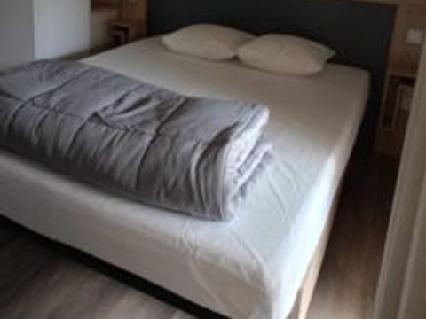 MOBILHOME 6 personnes - Premium 40m² - 3 chambres - 2 salles de bain + Terrasse couverte + Clim réversible + TV