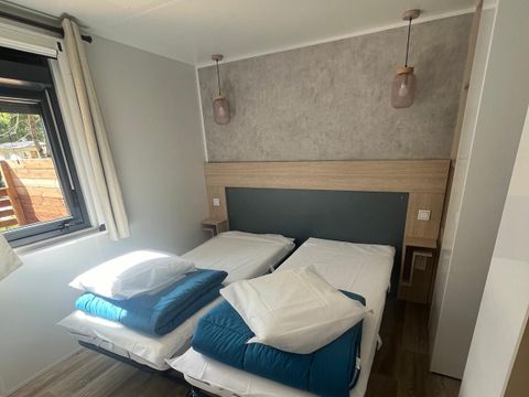 MOBILHOME 4 personnes - SPA Premium 40m² - 2 chambres + Terrasse couverte + Clim réversible + TV