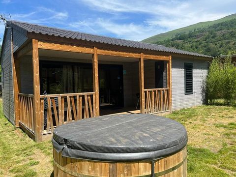 CHALET 4 personnes - SPA Premium 42m² - 2 chambres + Terrasse couverte + Clim réversible + TV