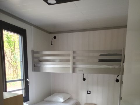 CHALET 4 personnes - SPA Premium 42m² - 2 chambres + Terrasse couverte + Clim réversible + TV
