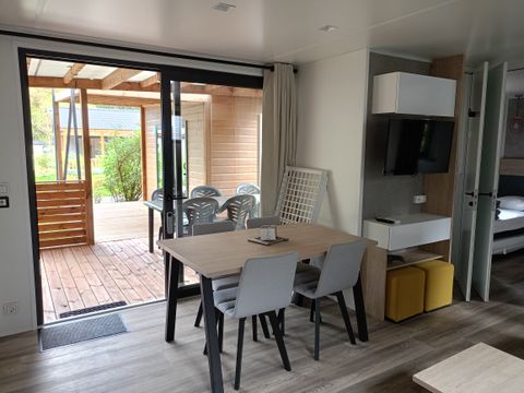 MOBILHOME 6 personnes - SPA Premium 40m² - 3 chambres - 2 salles de bain + Terrasse + Clim réversible + TV