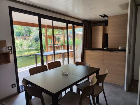 CHALET 6 personnes - Premium 56m² - 3 chambres + Terrasse couverte + Clim réversible + TV