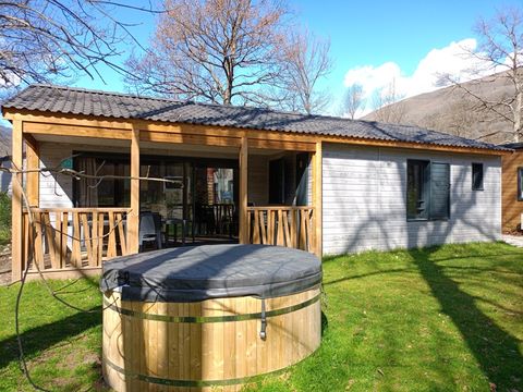 CHALET 6 personnes - SPA Premium 56m² - 3 chambres + Terrasse couverte + Clim réversible + TV