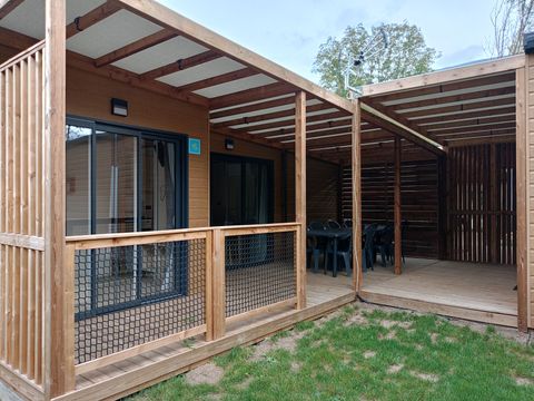 MOBILHOME 6 personnes - Premium 40m² - 3 chambres - 3 salles de bain + Terrasse couverte + Clim réversible + TV