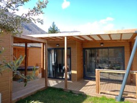 MOBILHOME 6 personnes - Premium 40m² - 3 chambres - 3 salles de bain + Terrasse couverte + Clim réversible + TV