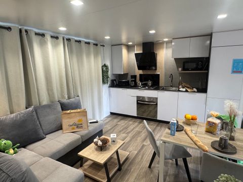 MOBILHOME 8 personnes - Premium - 4 chambres - 3 salles de bain + Terrasse couverte + Clim réversible + TV