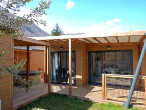 MOBILHOME 6 personnes - SPA Premium 53m² - 3 chambres - 3 salles de bain + Terrasse couverte + Clim réversible + TV