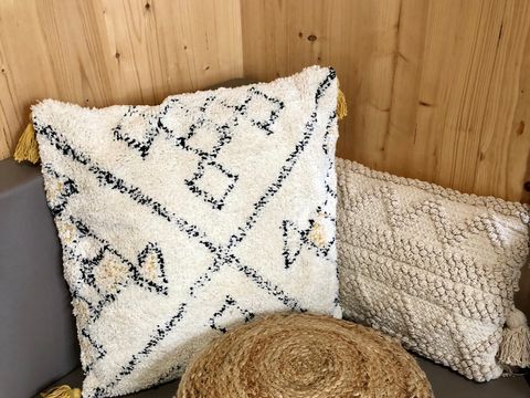 HÉBERGEMENT INSOLITE 2 personnes - ROULOTTE INSOLITE Vue Réserve - Draps, serviettes et ménage inclus