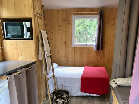 HÉBERGEMENT INSOLITE 2 personnes - ROULOTTE INSOLITE Vue Réserve - Draps, serviettes et ménage inclus