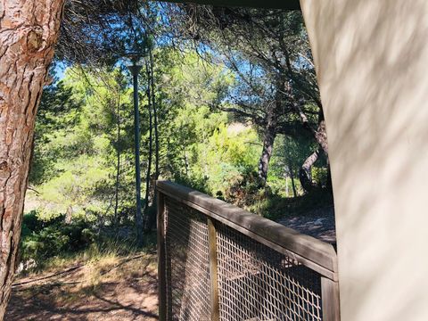 HÉBERGEMENT INSOLITE 2 personnes - ROULOTTE INSOLITE Vue Réserve - Draps, serviettes et ménage inclus