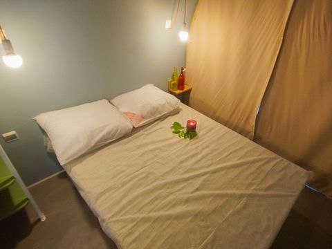 BUNGALOW TOILÉ 4 personnes - LE PETIT CHATEAU (sans sanitaires)
