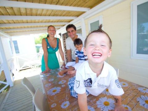 MOBILHOME 4 personnes - 3 chambres / 1 salle de bain - terrasse couverte