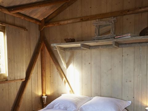 HÉBERGEMENT INSOLITE 4 personnes - Cabane Lodge Bois sur pilotis Standard 38m² (2 chambres) dont terrasse couverte 12m² + TV 4 pers. 